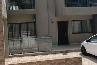 5 Bed Townhouse with En Suite in Lavington