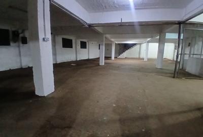 4,998 ft² Warehouse with Parking in Industrial Area - 3
