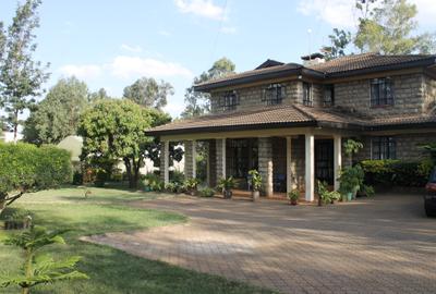 6 Bed House with En Suite in Karen Hardy - 2