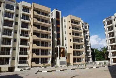 3 Bed Apartment with En Suite at 801181 - 2