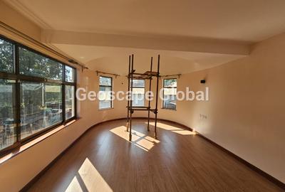 5 Bed House with En Suite in Nyari - 3