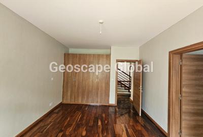 5 Bed Townhouse with En Suite in Lavington - 3