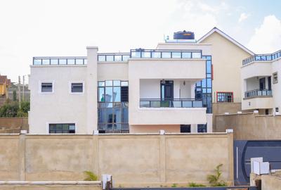 4 Bed House with En Suite in Kenyatta Road