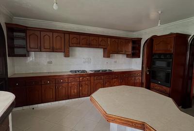 5 Bed Townhouse with En Suite at Riverside Drive - 4