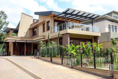 4 Bed House with En Suite in Runda
