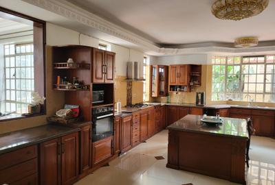 6 Bed House with En Suite in Nyari - 3