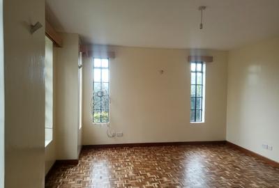 4 Bed Townhouse with En Suite at Near Isk - 3