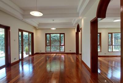 5 Bed Townhouse with En Suite in Lavington - 4
