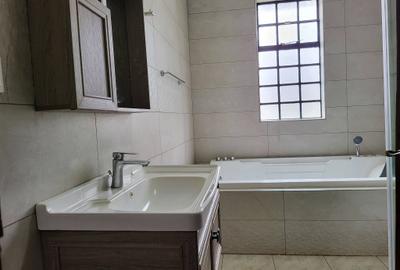 4 Bed Townhouse with En Suite in Kitisuru - 2