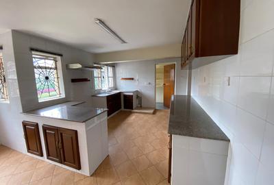 5 Bed House with En Suite in Nyari - 3