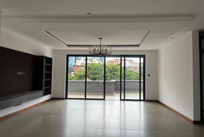 4 Bed Apartment with En Suite at Riverside Drive - 2