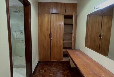 5 Bed Townhouse with En Suite in Lavington - 4