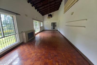 4 Bed House with En Suite in Spring Valley - 2