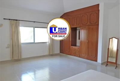 4 Bed Villa with En Suite in Watamu - 4