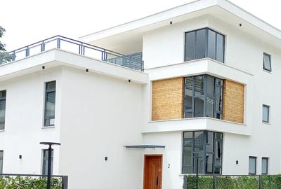 5 Bed Townhouse with En Suite in Lavington - 3