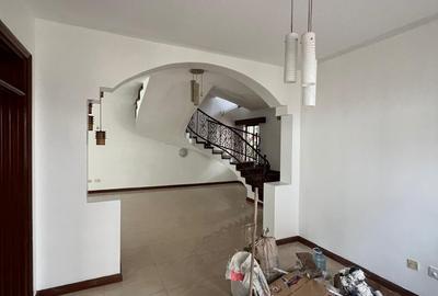 4 Bed Townhouse with En Suite at Brookside Drive - 3