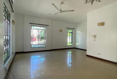 5 Bed Villa with En Suite in Nyali Area - 2