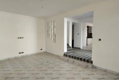 4 Bed House with En Suite at Rimpa Road - 2