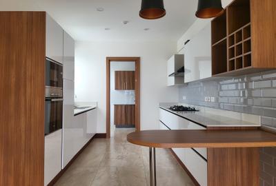3 Bed Apartment with En Suite in Parklands - 4