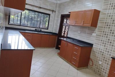 4 Bed Apartment with En Suite in Westlands Area