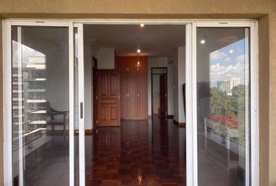 3 Bed Apartment with Gym in Kileleshwa