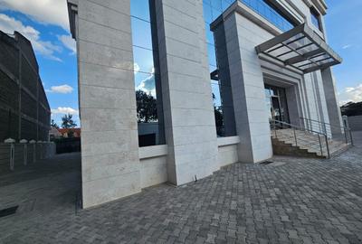 5,598 ft² Office with Parking in Karen - 2