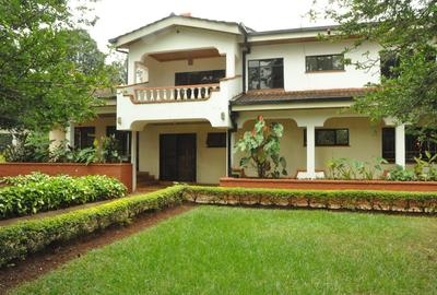 5 Bed House with En Suite in Nyari