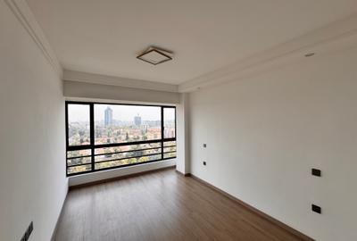 3 Bed Apartment with En Suite in Riverside - 4