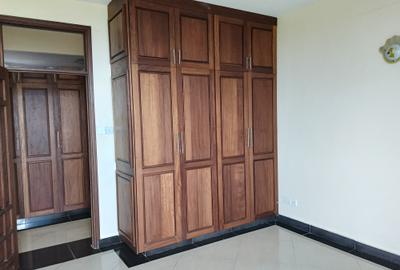 Serviced 4 Bed Apartment with En Suite at 1 St Avanue - 2