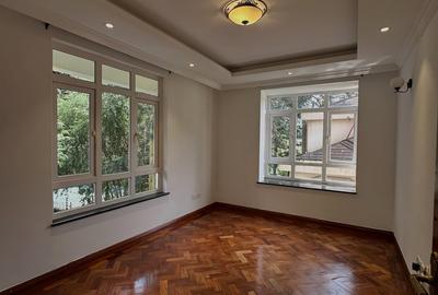 5 Bed Townhouse with En Suite at Lavington Green - 3