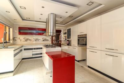 5 Bed Townhouse with En Suite in Lavington