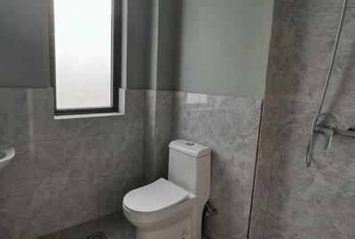 Studio Apartment with En Suite in Ngong Road - 4