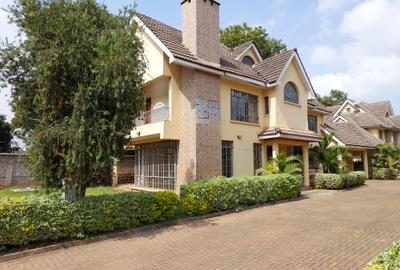 5 Bed Townhouse with En Suite at Lavington Road