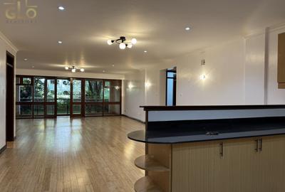 3 Bed Apartment with En Suite in Riverside