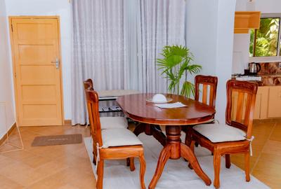 Serviced 2 Bed Apartment with En Suite at First Avenue Off Links Road