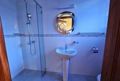5 Bed House with En Suite in Lavington