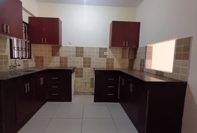 3 Bed Apartment with En Suite at Green Wood Drive - 4