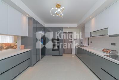 3 Bed Apartment with En Suite at 4Th Parklands Avenue - 4