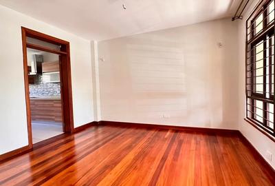 5 Bed Townhouse with En Suite in Lavington - 3