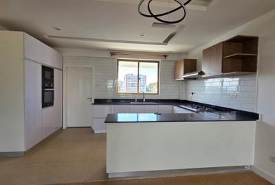 4 Bed Apartment with En Suite in Lavington