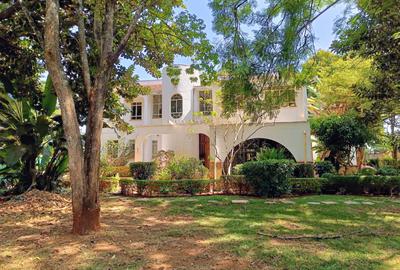 5 Bed House with Staff Quarters in Nyari
