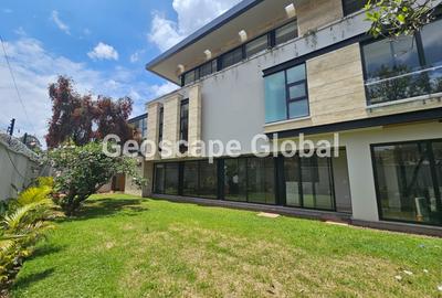 5 Bed Townhouse with En Suite in Brookside