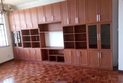 4 Bed Townhouse with En Suite at Lavington - 4