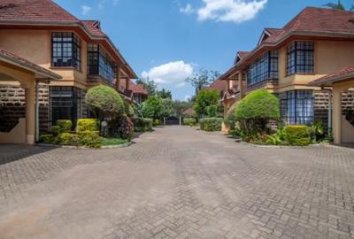 5 Bed Villa with En Suite in Lavington
