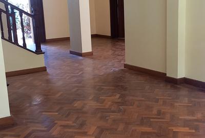 5 Bed Townhouse with En Suite in Lavington