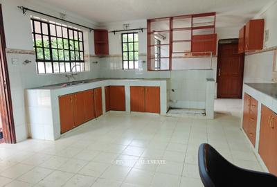 4 Bed House with Garden in Kiambu Road