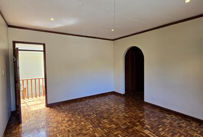 5 Bed Townhouse with En Suite in Westlands Area - 4