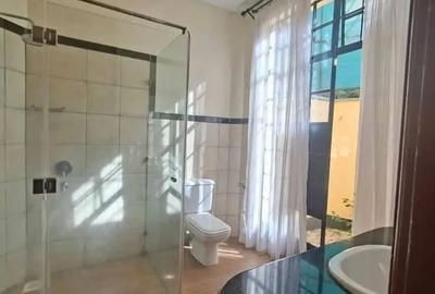 4 Bed House with En Suite in Runda - 2