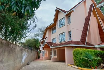 5 Bed Villa with En Suite in Lavington