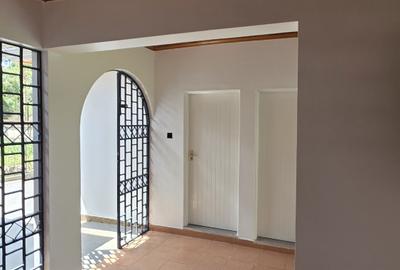5 Bed Townhouse with En Suite at Lavington - 2